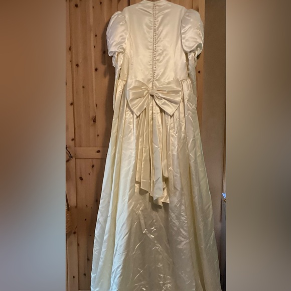 👰‍♀️  VINTAGE 1980’s PEARL BUTTON BACK w/ Satin BOW BRIDAL GOWN IVORY - Picture 5 of 16